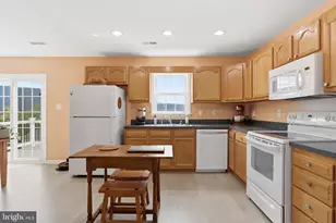 508 Thompson St, Strasburg, VA 22657 - Photo 12