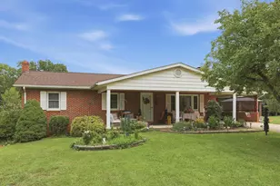 410 Saumsville Rd, Maurertown, VA 22644 - Photo 2