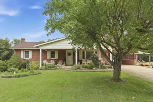410 Saumsville Rd, Maurertown, VA 22644 - Photo 1