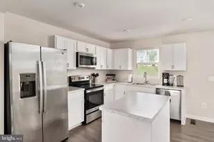 112 Spring Pl, Strasburg, VA 22657 - Photo 2
