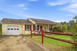 225 Duke Cir, Strasburg, VA 22657 - Photo 2