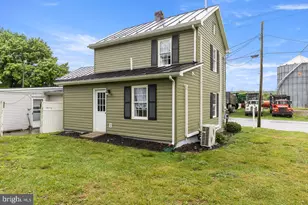 143 N Water St, Woodstock, VA 22664 - Photo 2