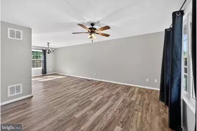 207 S Loudoun Street, Strasburg, VA 22657 - Photo 6