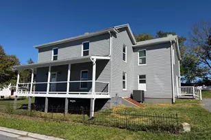 427 Thompson St, Strasburg, VA 22657 - Photo 1