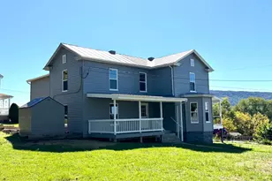 427 Thompson St, Strasburg, VA 22657 - Photo 2