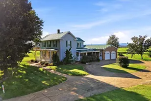 12627 S Middle Rd, Edinburg, VA 22824 - Photo 1