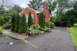 121 Laurel Ave, Fredericksburg, VA 22408 - Photo 2