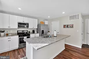 7402 Jake Ct, Fredericksburg, VA 22407 - Photo 10