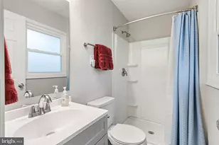 813 Sherwood Ln, Fredericksburg, VA 22407 - Photo 12