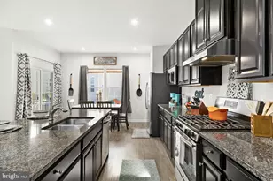 9323 Wood Creek Cir, Fredericksburg, VA 22407 - Photo 6