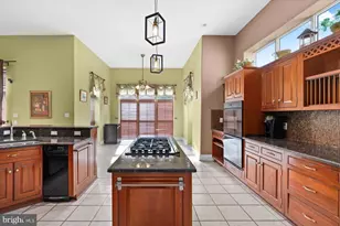 6902 Tower of London Dr, Fredericksburg, VA 22407 - Photo 12