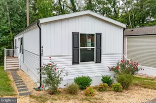 4434 Hotchkiss St, Fredericksburg, VA 22408 - Photo 2