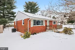 300 Hamilton St, Fredericksburg, VA 22408 - Photo 1