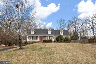 706 Stonewall Ln, Fredericksburg, VA 22407 - Photo 2