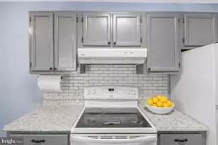 11205 Kensington Pl, Fredericksburg, VA 22407 - Photo 4