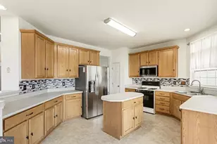 9613 Laurel Oak Dr, Fredericksburg, VA 22407 - Photo 2