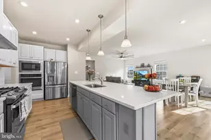 5010 Birch Leaf Cir, Fredericksburg, VA 22407 - Photo 6