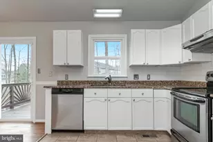 6329 Plantation Forest Dr, Spotsylvania, VA 22553 - Photo 8