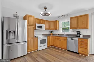 6914 Ridge Way Dr, Fredericksburg, VA 22407 - Photo 6
