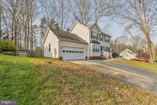 11709 Woodland View Dr, Fredericksburg, VA 22407 - Photo 2