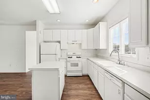 6902 Castleton Dr, Fredericksburg, VA 22407 - Photo 14