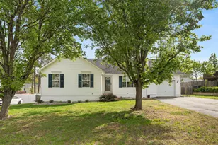 8811 Kent Ct, Fredericksburg, VA 22408 - Photo 2