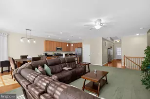 1709 Hudgins Farm Cir, Fredericksburg, VA 22408 - Photo 14