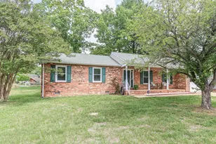 619 Shamrock Dr, Fredericksburg, VA 22407 - Photo 4