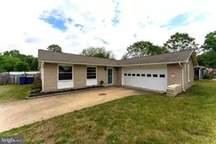 408 S Brooks Dr, Fredericksburg, VA 22408 - Photo 2