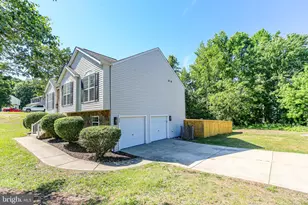 424 Laurel Ave, Fredericksburg, VA 22408 - Photo 2