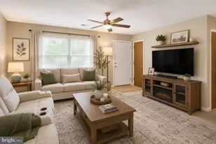 10417 Skinner Hill Dr, Fredericksburg, VA 22408 - Photo 4
