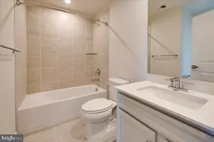 9390 Tanfield Dr, Fredericksburg, VA 22408 - Photo 6
