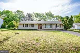 825 Barkley Dr, Fredericksburg, VA 22407 - Photo 2