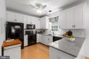11921 Legacy Woods Dr, Fredericksburg, VA 22407 - Photo 10