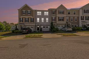 1428 Hudgins Farm Cir, Fredericksburg, VA 22408 - Photo 2