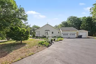 3226 Cavalry Ridge Ct, Fredericksburg, VA 22408 - Photo 2