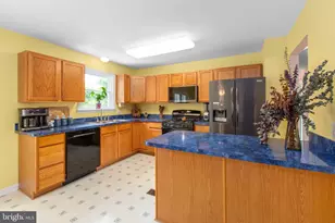 12215 Stonehenge Dr, Fredericksburg, VA 22407 - Photo 10