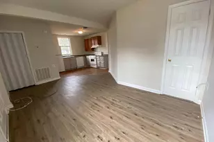 209 Hamilton St, Fredericksburg, VA 22408 - Photo 2