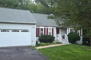 7205 Lord Barton Dr, Fredericksburg, VA 22407 - Photo 2