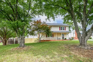 800 Shamrock Dr, Fredericksburg, VA 22407 - Photo 2