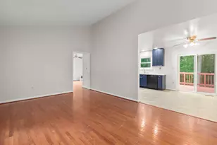 10015 Windridge Dr, Fredericksburg, VA 22407 - Photo 6