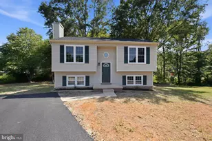 10921 Peach Tree Dr, Fredericksburg, VA 22407 - Photo 2