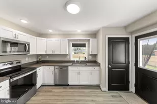 5725 Ross Dr, Fredericksburg, VA 22407 - Photo 10