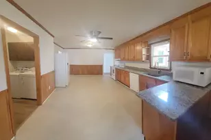 113 Southgate Ave, Fredericksburg, VA 22408 - Photo 2