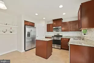 9103 Wood Creek Cir, Fredericksburg, VA 22407 - Photo 8