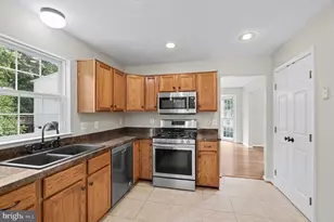 3915 Carlyle Ct, Fredericksburg, VA 22408 - Photo 8