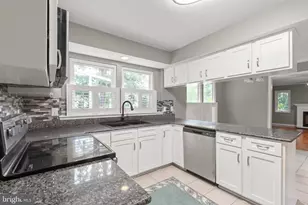 11209 Springfield Dr, Fredericksburg, VA 22408 - Photo 18
