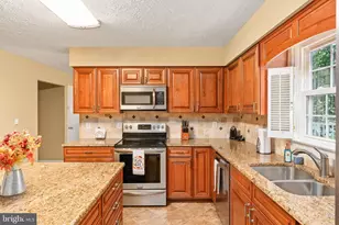 11613 Silverleaf Ln, Fredericksburg, VA 22407 - Photo 16