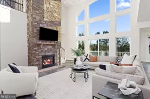 121 Lillian Ct, Fredericksburg, VA 22406 - Photo 2