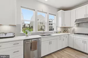 5950 Avery Pt Dr, Fredericksburg, VA 22406 - Photo 12